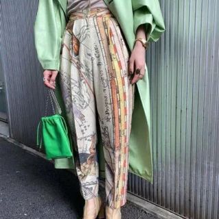 アメリヴィンテージ(Ameri VINTAGE)のAmeri RILEY HOROSCOPE PANTS ベージュ　M(カジュアルパンツ)