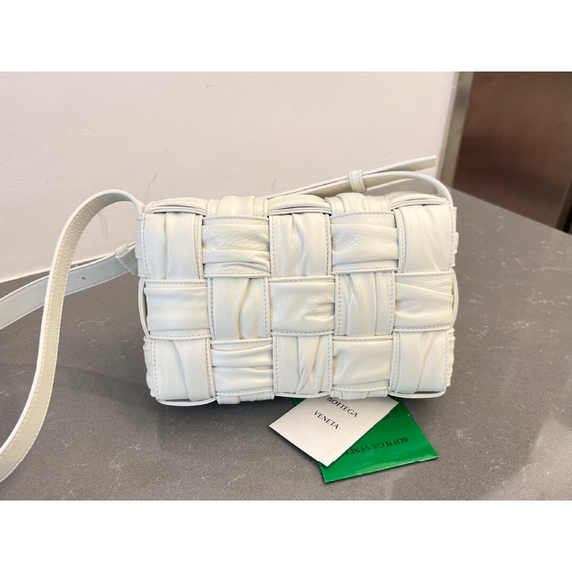 大人気 Bottega Veneta - 新品 ボッテガヴェネタ イントレチャート