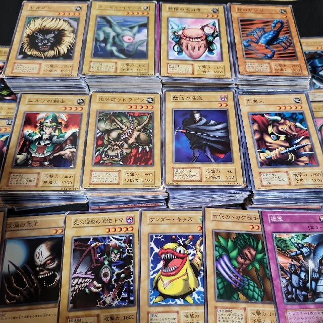 遊戯王 引退品 まとめ売り 初期からシンクロが出始めたあたりまで 遊戯王 引退品 まとめ売り 初期からシンクロが出始めたあたりまで