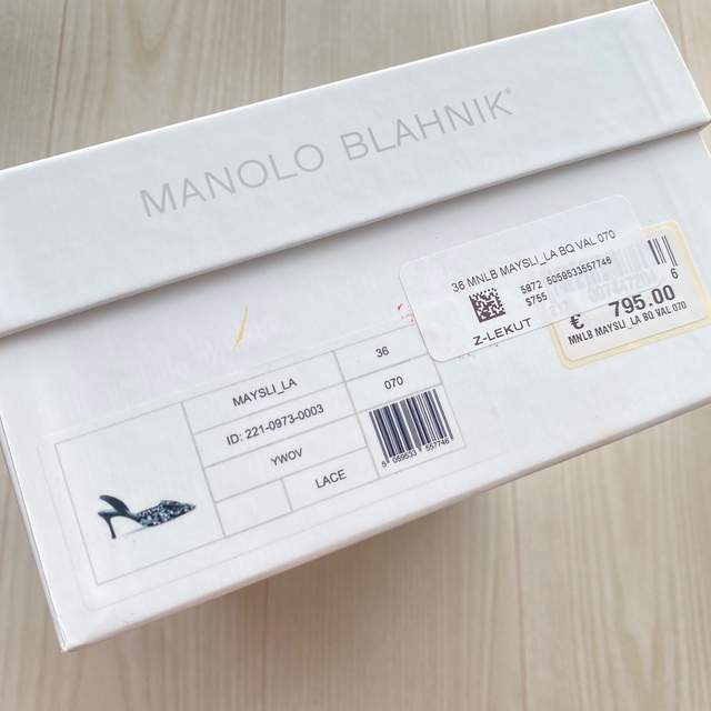 MANOLO BLAHNIK(マノロブラニク)の【新品】Manolo Blahnik マノロブラニク レース×バックル パンプス レディースの靴/シューズ(ハイヒール/パンプス)の商品写真