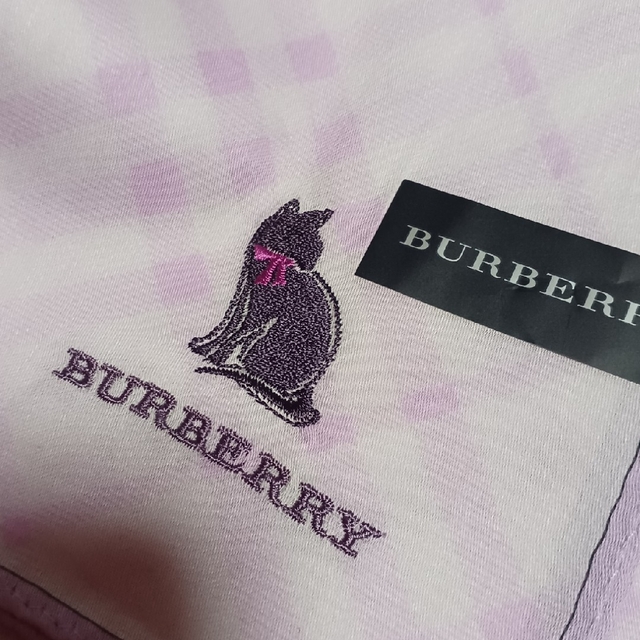 BURBERRY(バーバリー)の値下げ📌バーバリー☆大判ハンカチーフ🐱58×58 レディースのファッション小物(ハンカチ)の商品写真