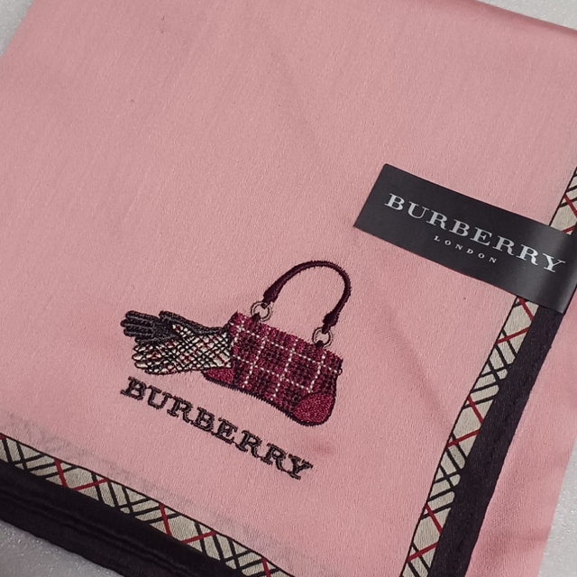 BURBERRY(バーバリー)の値下げ📌バーバリー☆大判ハンカチーフ👜58×58 レディースのファッション小物(ハンカチ)の商品写真