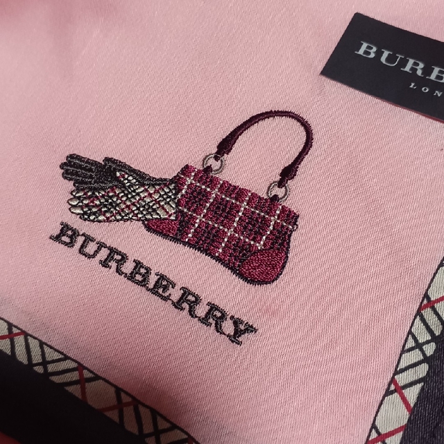 BURBERRY(バーバリー)の値下げ📌バーバリー☆大判ハンカチーフ👜58×58 レディースのファッション小物(ハンカチ)の商品写真