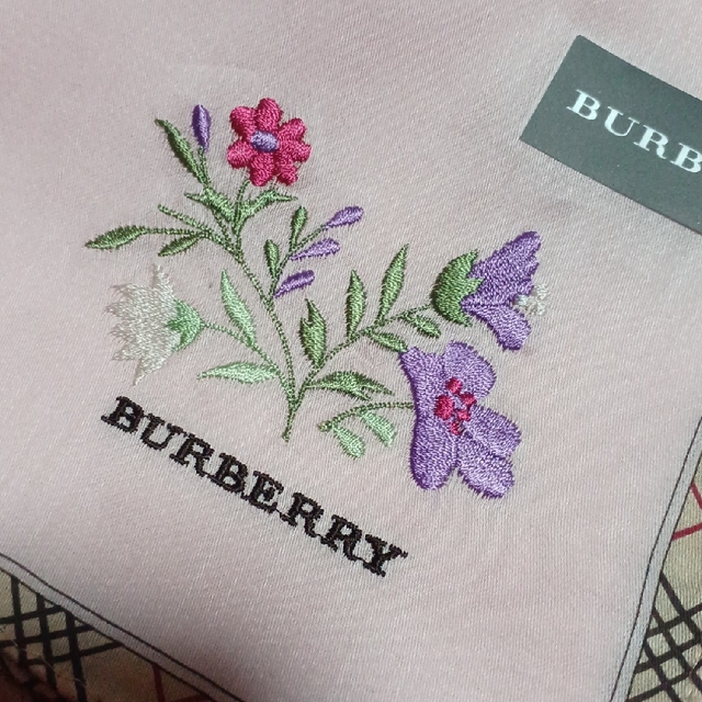 BURBERRY(バーバリー)の値下げ📌バーバリー☆大判ハンカチーフ🌺58×58 レディースのファッション小物(ハンカチ)の商品写真