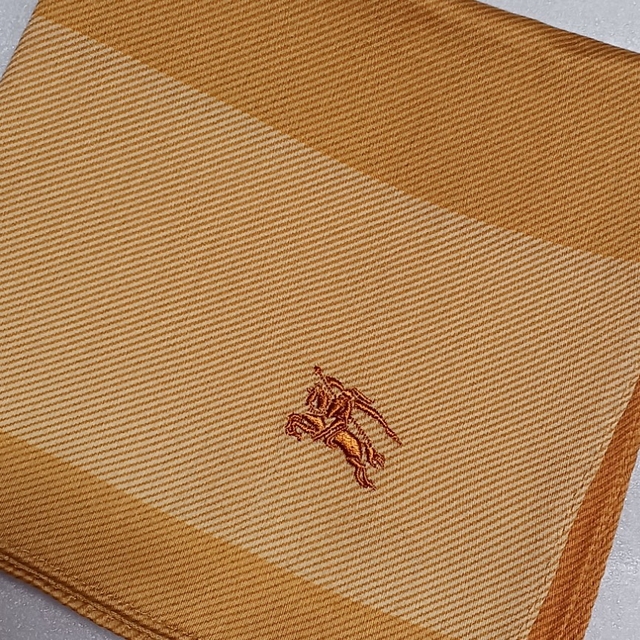 BURBERRY(バーバリー)の値下げ📌バーバリー☆大判ハンカチーフ58×58 レディースのファッション小物(ハンカチ)の商品写真