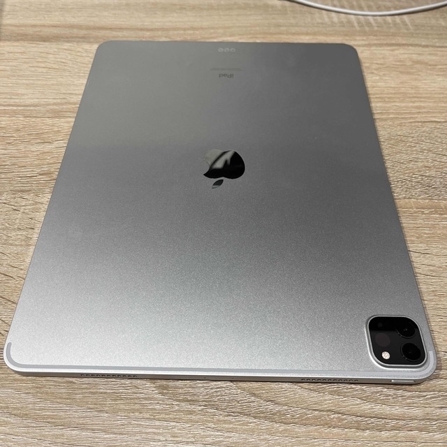 Apple(アップル)の※よく読んで！　反りiPad Pro 12.9第5世代 WiFi 128GB スマホ/家電/カメラのPC/タブレット(タブレット)の商品写真