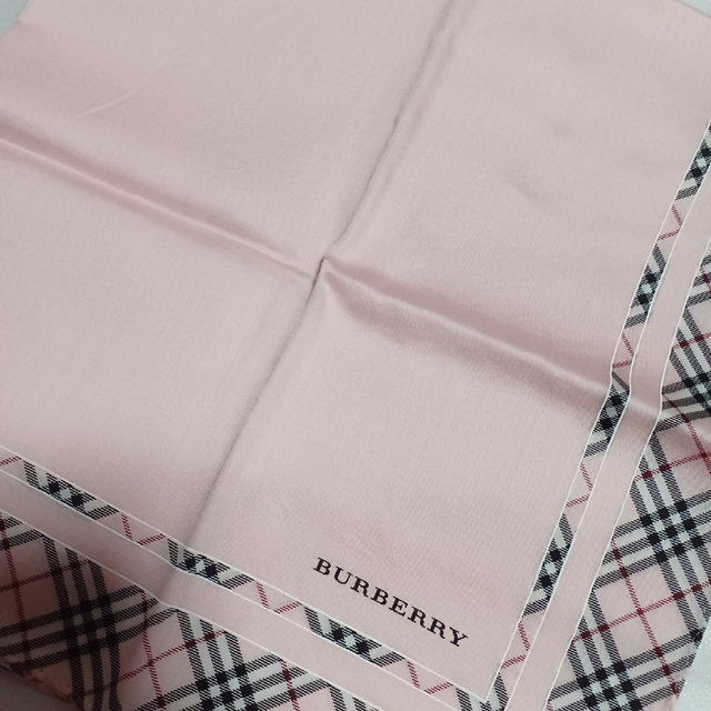 BURBERRY(バーバリー)の値下げ📌バーバリー☆大判ハンカチーフ58×58 レディースのファッション小物(ハンカチ)の商品写真