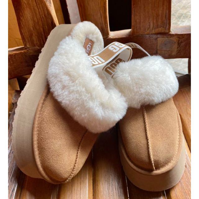 UGG FUNKETTE ファーサンダル