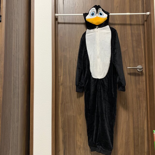 H&M(エイチアンドエム)のハロウィン　コスプレ　ペンギン　サイズ110〜120 エンタメ/ホビーのコスプレ(衣装)の商品写真