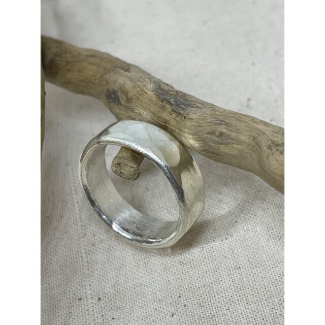 高純度カレン族シルバー925槌目模様ハンドメイド指輪　15号　2ビイwん036 メンズのアクセサリー(リング(指輪))の商品写真