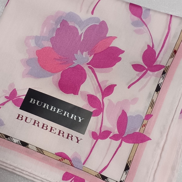 BURBERRY(バーバリー)の値下げ📌バーバリー☆大判ハンカチーフ58×58 レディースのファッション小物(ハンカチ)の商品写真