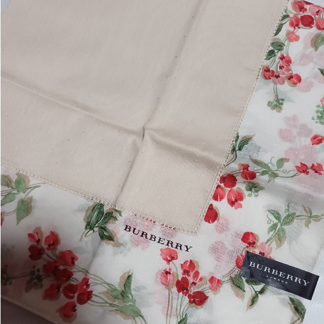 BURBERRY(バーバリー)の値下げ📌バーバリー☆大判ハンカチーフ58×58 レディースのファッション小物(ハンカチ)の商品写真