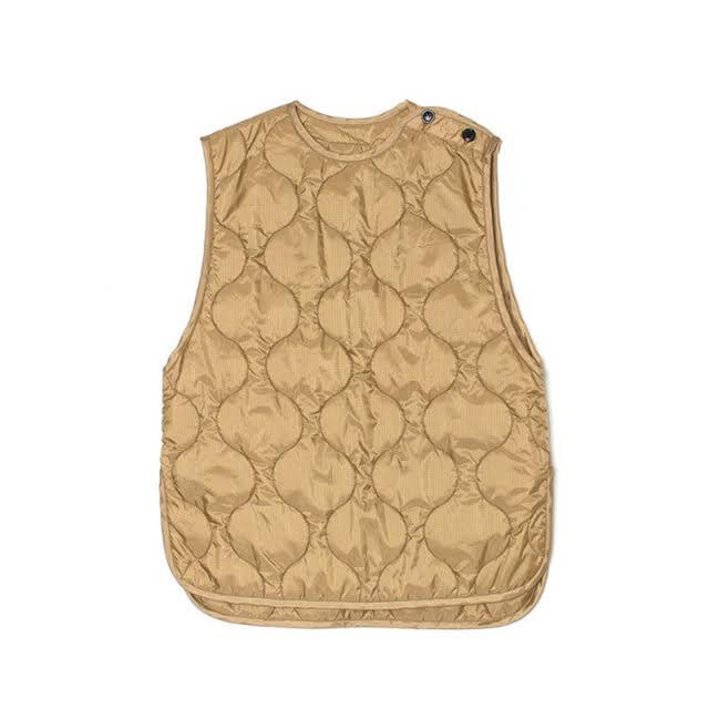 HYKE(ハイク)のHYKE / QUILTED VEST カーキ サイズ02 ハイク ベスト  レディースのトップス(Tシャツ(半袖/袖なし))の商品写真