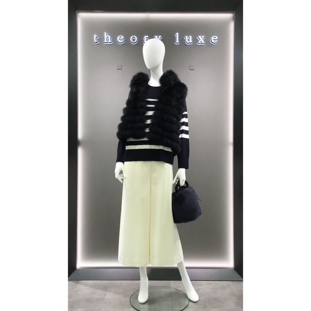 Theory luxe(セオリーリュクス)のTheory luxe フォックスファージレ レディースのジャケット/アウター(毛皮/ファーコート)の商品写真