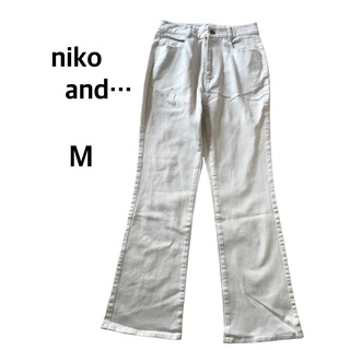ニコアンド(niko and...)のniko  and…  レディース　カジュアルパンツ　オフホワイト　M(カジュアルパンツ)