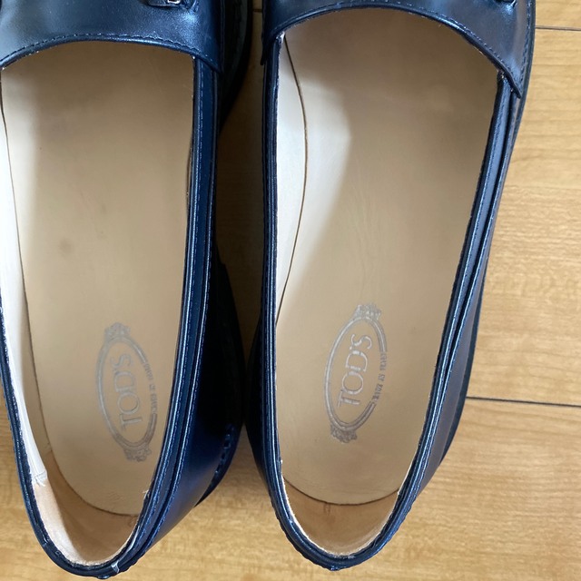 TOD'S(トッズ)の大人気 ダブルT  トッズ ローファー ネイビー 40 レディースの靴/シューズ(ローファー/革靴)の商品写真