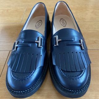 トッズ(TOD'S)の大人気　ダブルT  トッズ　ローファー　ネイビー　40(ローファー/革靴)