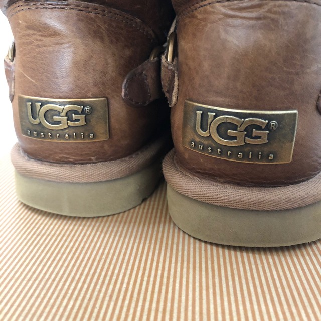 UGG(アグ)の着用10回前後 激レア希少モデルUGG W EMERSEN CHEムートンブーツ レディースの靴/シューズ(ブーツ)の商品写真