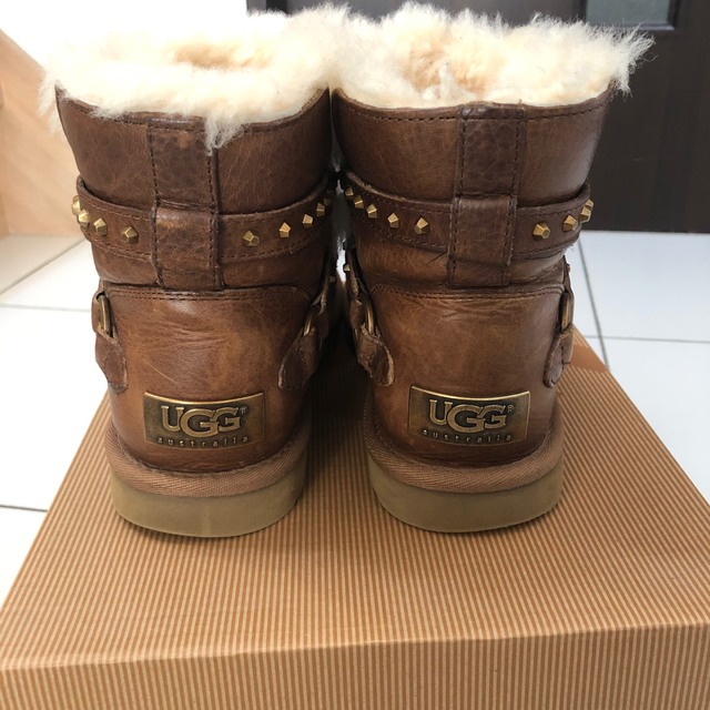 UGG(アグ)の着用10回前後 激レア希少モデルUGG W EMERSEN CHEムートンブーツ レディースの靴/シューズ(ブーツ)の商品写真