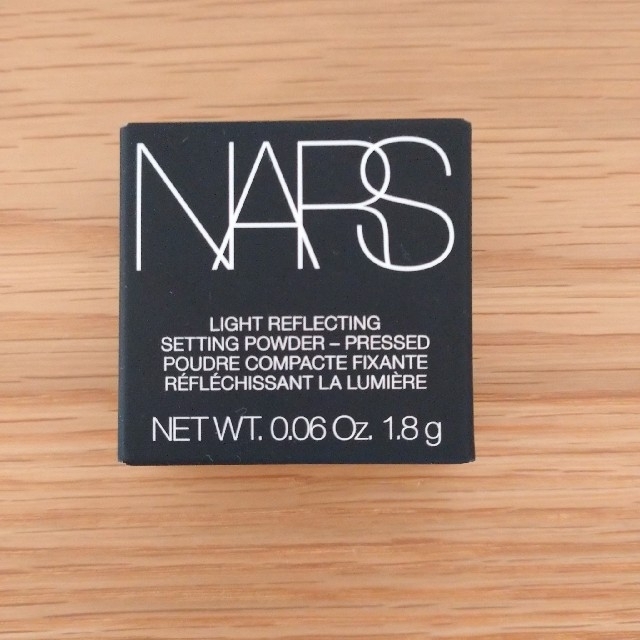 NARS(ナーズ)の新品未使用NARSライトリフレクティングセッティングパウダープレストN コスメ/美容のベースメイク/化粧品(フェイスパウダー)の商品写真