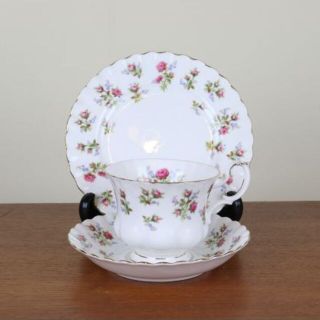 ロイヤルアルバート(ROYAL ALBERT)のロイヤルアルバート　ウィンサム　トリオ　ティーカップ　ケーキ皿　プレート　薔薇(食器)