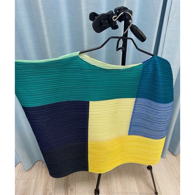 PLEATS PLEASE ISSEY MIYAKE(プリーツプリーズイッセイミヤケ)の青山限定トップスJK451 レディースのトップス(Tシャツ(半袖/袖なし))の商品写真