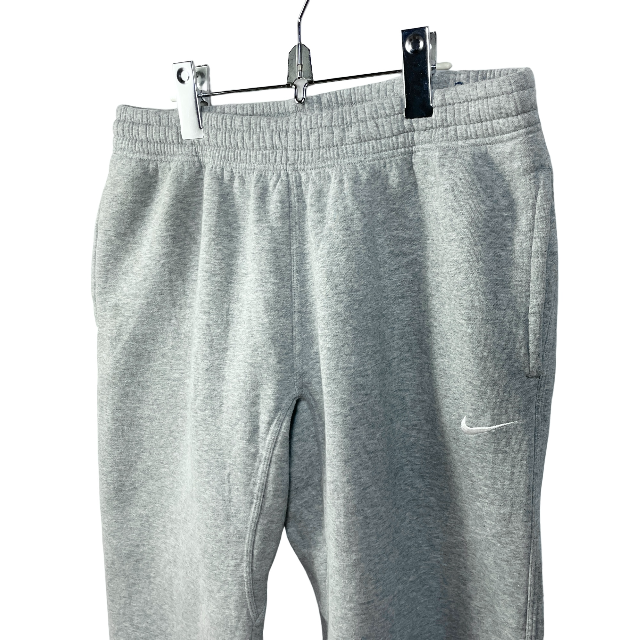 NIKE(ナイキ)の【スウェットパンツ】人気カラー ナイキ 裏起毛 グレー ワンポイント Lサイズ メンズのパンツ(その他)の商品写真