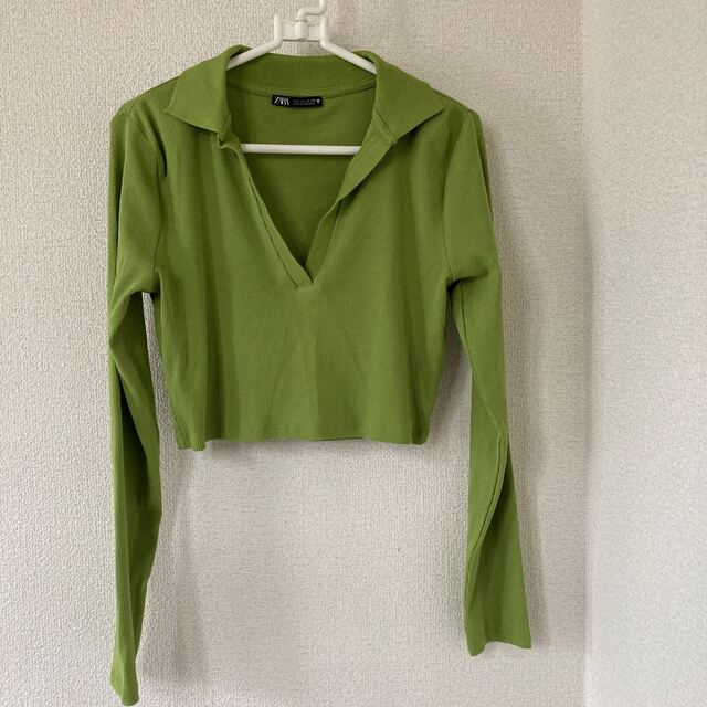 ZARA(ザラ)のZARA グリーン　オープンカラー　長袖　カットソー　サイズ　L   レディースのトップス(カットソー(長袖/七分))の商品写真