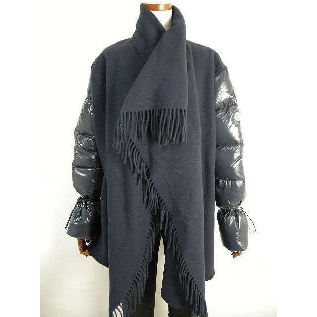 MONCLER(モンクレール)のサイズM◆新品◆モンクレールMANTELLAフリンジストール付ダウン レディース レディースのジャケット/アウター(ダウンジャケット)の商品写真