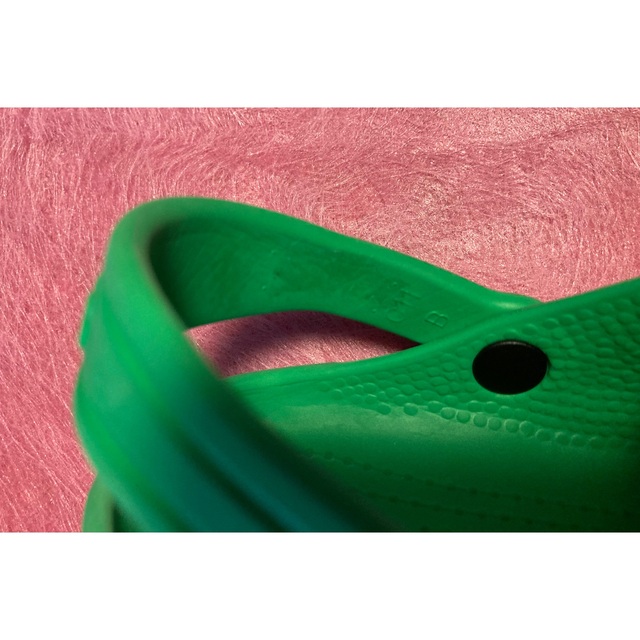 crocs(クロックス)のクロックス　キッズ　サンダル　緑　18cm キッズ/ベビー/マタニティのキッズ靴/シューズ(15cm~)(サンダル)の商品写真