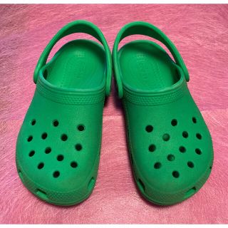 クロックス(crocs)のクロックス　キッズ　サンダル　緑　18cm(サンダル)