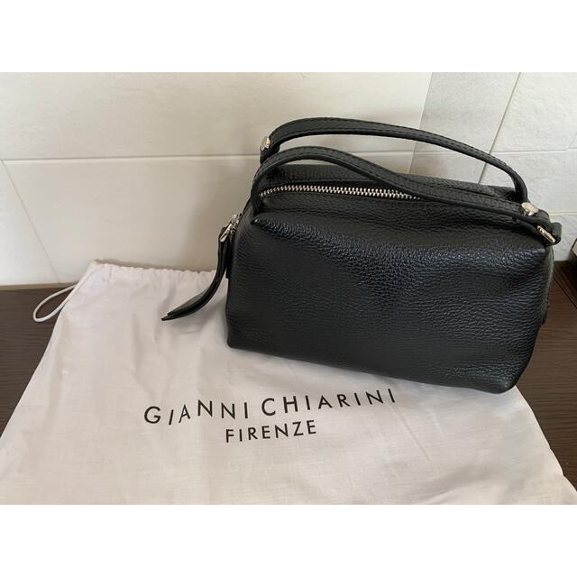 GIANNI CHIARINI アリファS ショルダーバッグ レディースのバッグ(ショルダーバッグ)の商品写真