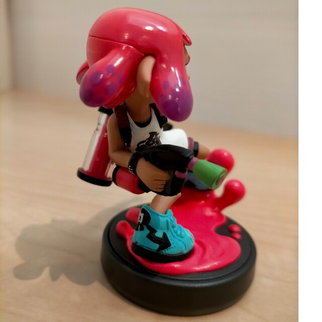 スプラトゥーンamiibo　ネオンピンク　ガール エンタメ/ホビーのフィギュア(ゲームキャラクター)の商品写真