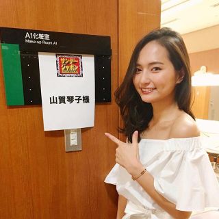 ドロシーズ(DRWCYS)の山賀琴子さん着用！DRWCYSオフショルワンピース(ホワイト)(ひざ丈ワンピース)