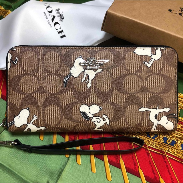 COACH(コーチ)のみー様専用　COACH コーチ　長財布　シグネチャー　スヌーピー レディースのファッション小物(財布)の商品写真