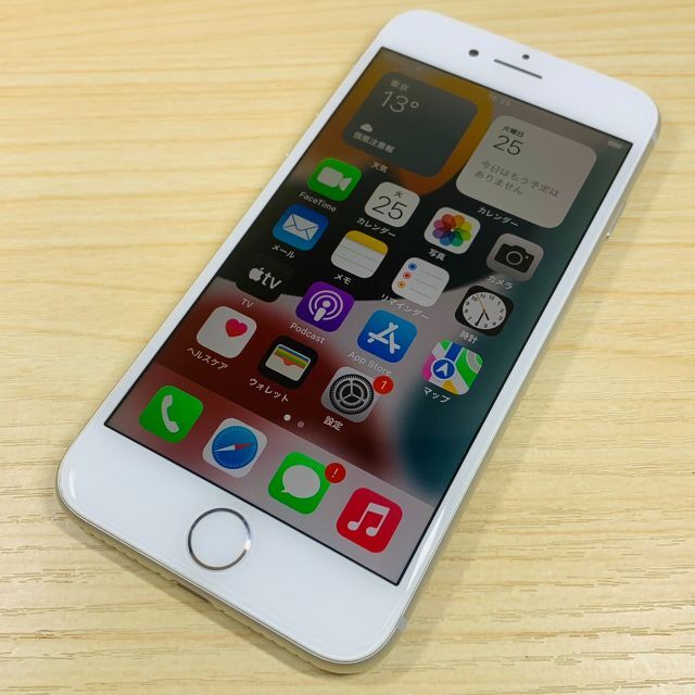 Apple(アップル)の超美品 SIMﾌﾘｰ iPhone8 64GB バッテリー100％ P46 スマホ/家電/カメラのスマートフォン/携帯電話(スマートフォン本体)の商品写真