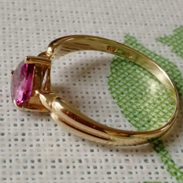 K9ハート型紫赤ストーンリング レディースのアクセサリー(リング(指輪))の商品写真