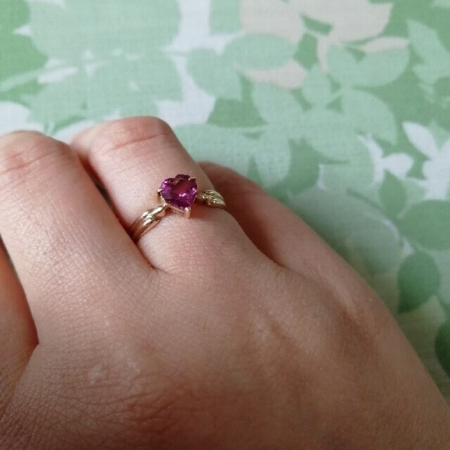 K9ハート型紫赤ストーンリング レディースのアクセサリー(リング(指輪))の商品写真