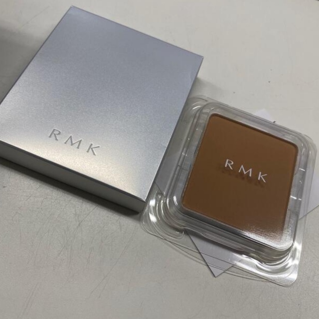 RMK(アールエムケー)のRMK 未使用品　エアリーパウダーファンデーション　N レフィル　105 コスメ/美容のベースメイク/化粧品(ファンデーション)の商品写真