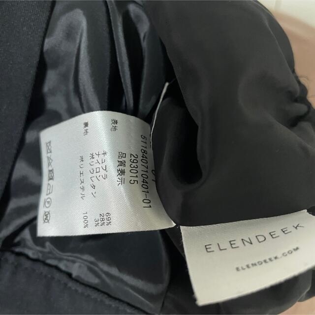 ELENDEEK(エレンディーク)の美品　定価18,000円　エレンディーク　テーパードパンツ　タックパンツ レディースのパンツ(クロップドパンツ)の商品写真
