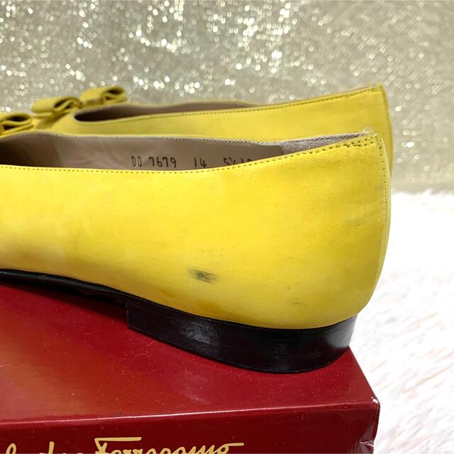 Salvatore Ferragamo(サルヴァトーレフェラガモ)のSalvatore Ferragamo スエード 型押し レザー パンプス 黄色 レディースの靴/シューズ(ハイヒール/パンプス)の商品写真