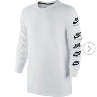 ナイキ(NIKE)の新品タグ付き☆NIKEロングTシャツ☆サイズＳ☆即完売品☆送料無料(Tシャツ/カットソー(七分/長袖))