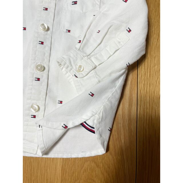 TOMMY HILFIGER(トミーヒルフィガー)のトミーヒルフィガー　シャツ　6-9M キッズ/ベビー/マタニティのベビー服(~85cm)(シャツ/カットソー)の商品写真