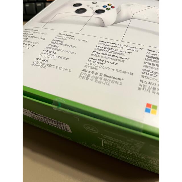 Xbox(エックスボックス)のXboxワイヤレスコントローラー　ロボットホワイト エンタメ/ホビーのゲームソフト/ゲーム機本体(家庭用ゲーム機本体)の商品写真