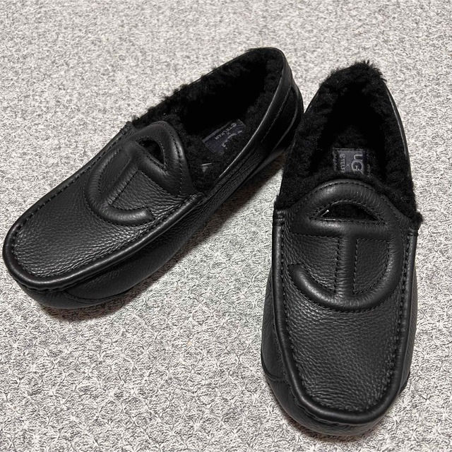 UGG(アグ)のUGG × TELFAR LOGO LOAFER ムートン・ローファー レディースの靴/シューズ(ブーツ)の商品写真