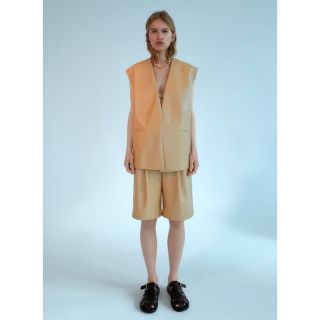 ザラ(ZARA)のZARA オーバーサイズフェイクレザーベスト(ベスト/ジレ)