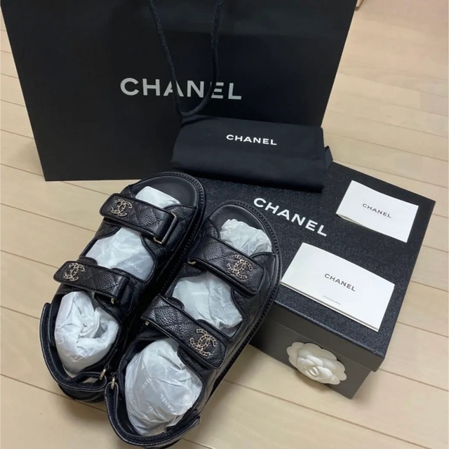 種類豊富な品揃え CHANEL - フッドベットサンダル キャビアスキン