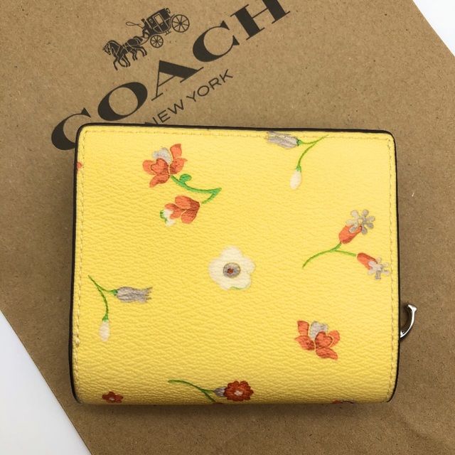 COACH(コーチ)の【COACH☆2022年新作】新品！希少！フラワー！花柄！イエロー マルチ！ レディースのファッション小物(財布)の商品写真