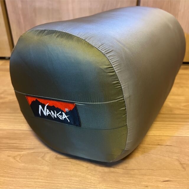 NANGA(ナンガ)の新品 NANGA ナンガ シュラフ 750DX レギュラーカーキ／グレー スポーツ/アウトドアのアウトドア(寝袋/寝具)の商品写真