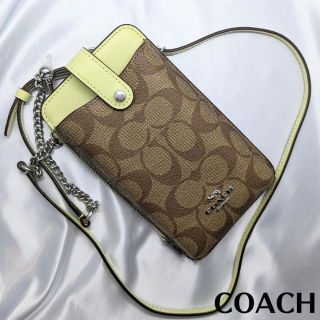 コーチ(COACH)の【新品】コーチ スマホショルダー  シグネチャー ペール ライム(ショルダーバッグ)